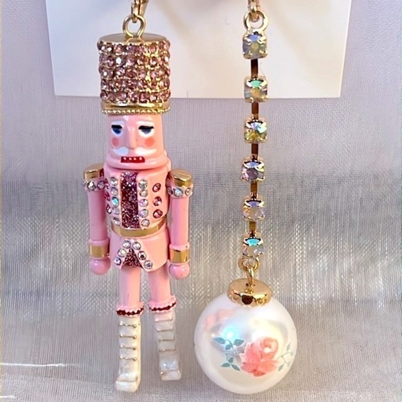 Brand New Betsey Johnson Pink Nutcracker Christmas Mismatched 3" Drop Earrings - Picture 6 of 11